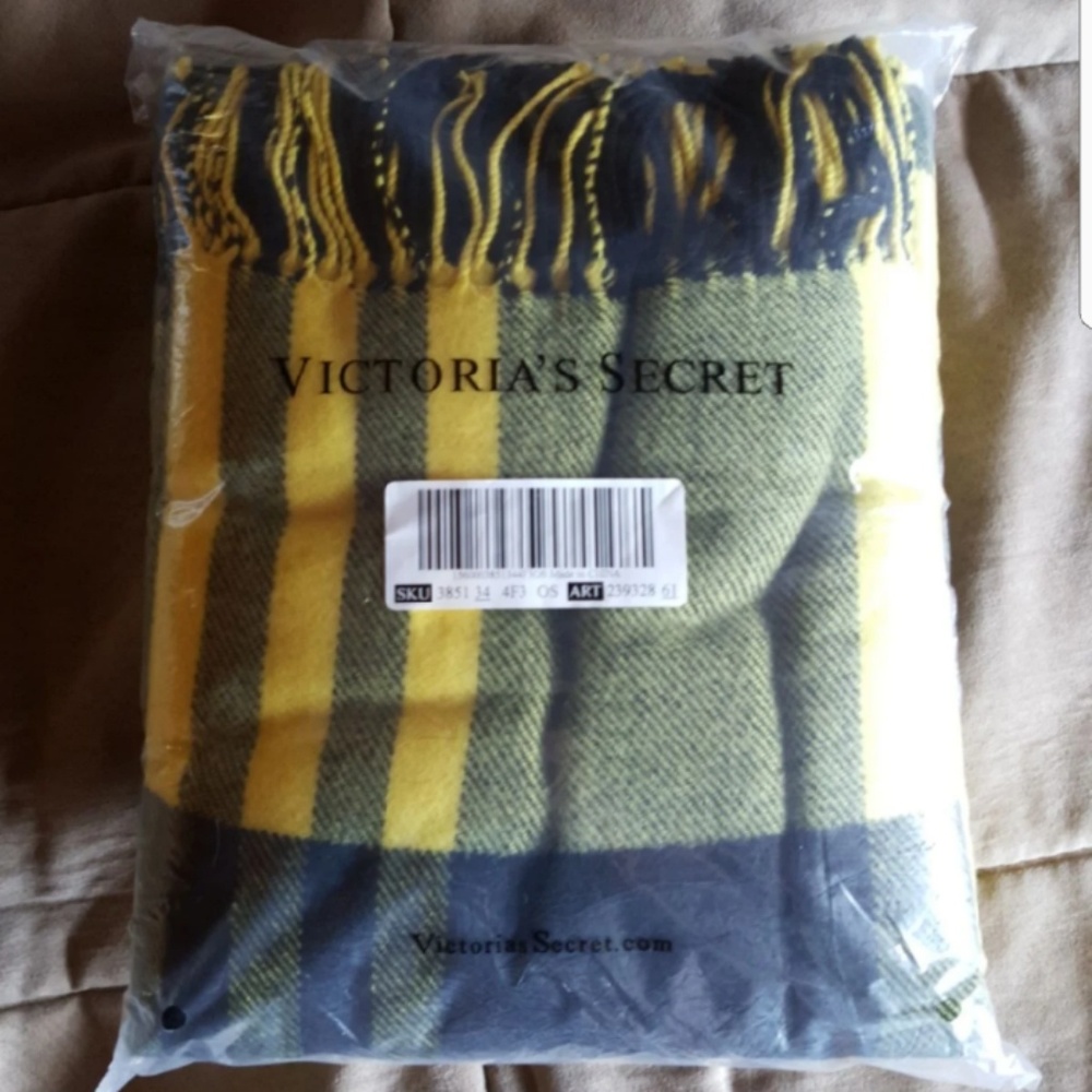 VS tailgate blanket